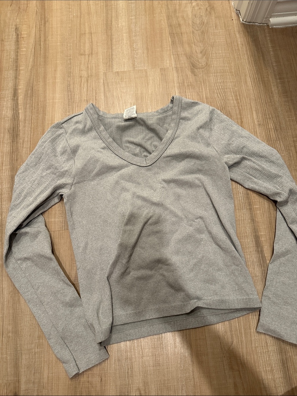 No Boundaries Light Gray V-Neck Long Sleeve Top